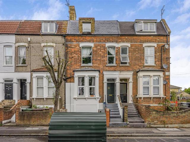 Addison Road, Walthamstow, E17 2 bed flat to rent £2,200 pcm £508 pw