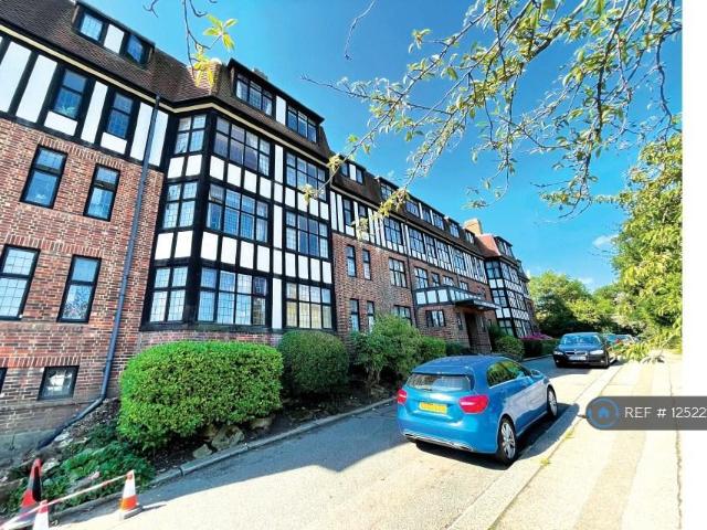 Addiscombe Road, Croydon, CR0 2 bed flat to rent £1,600 pcm £369 pw