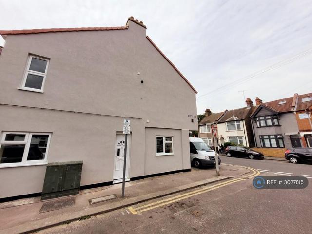 Addiscombe Road, Watford, WD18 2 bed flat to rent £2,000 pcm £462 pw