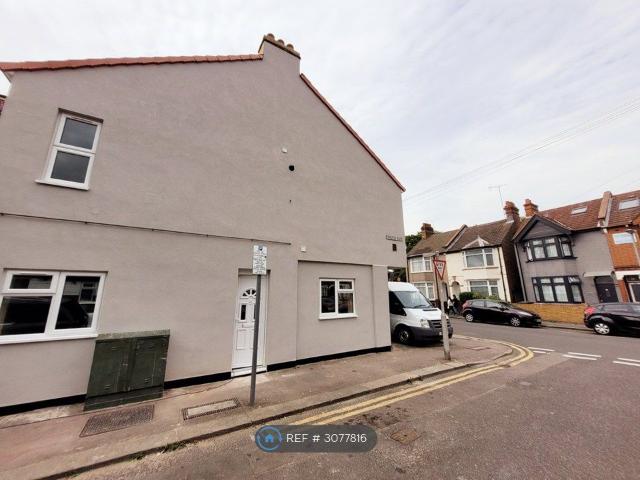 Addiscombe Road, Watford WD18, 2 bed flat to rent, £2,000 pcm | PrimeLocation
