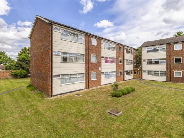 Addlestone, Surrey, KT15 1 bed apartment to rent £1,150 pcm £265 pw