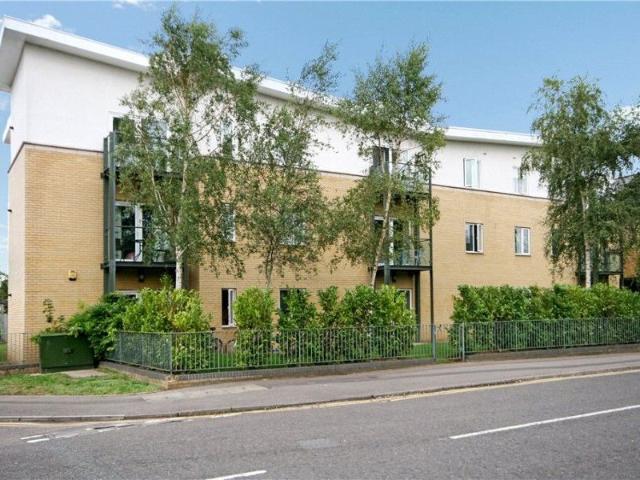 Addlestone, Surrey KT15, 1 bed flat to rent, £1,250 pcm | PrimeLocation