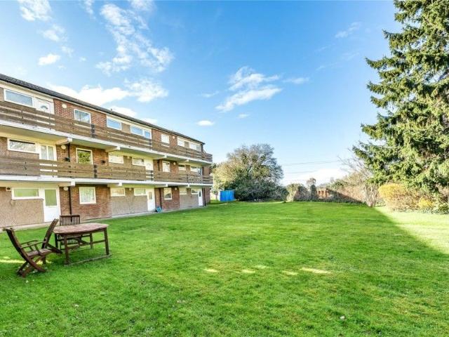 Addlestone, Surrey KT15, 1 bed flat to rent, £1,200 pcm | PrimeLocation