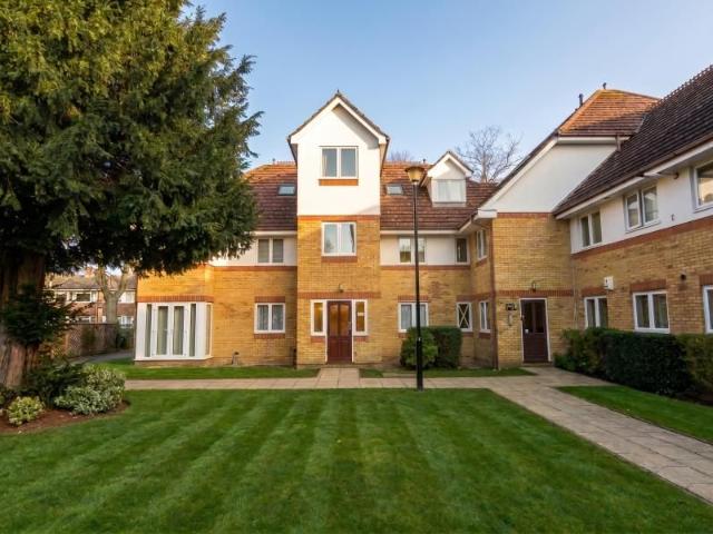 Addlestone, Surrey KT15, 1 bed flat to rent, £1,200 pcm | PrimeLocation
