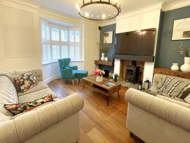 Addlestone, Surrey KT15, 5 bed detached house to rent, £3,650 pcm | PrimeLocation