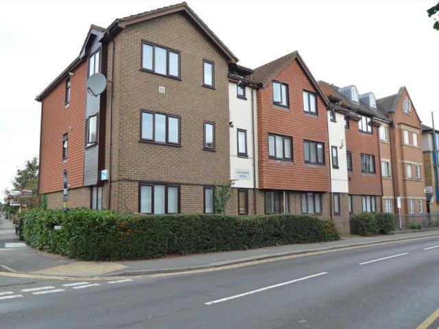 ADDLESTONE 1 bed apartment to rent £1,195 pcm £276 pw