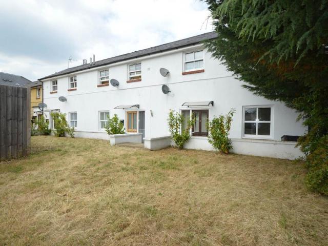 ADDLESTONE 1 bed apartment to rent £975 pcm £225 pw