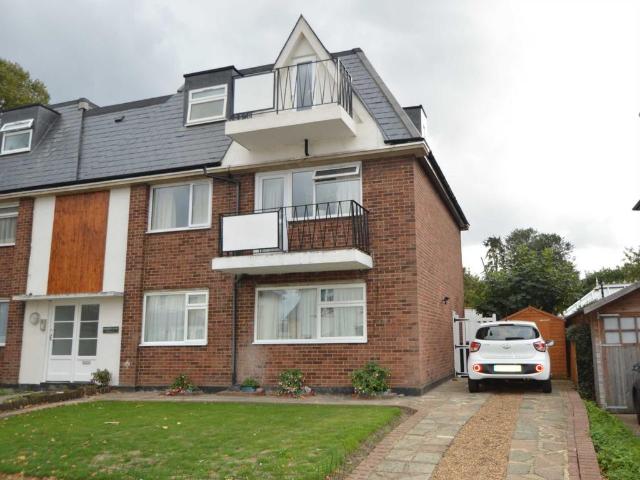 ADDLESTONE 2 bed apartment to rent £1,425 pcm £329 pw