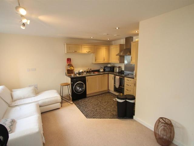 Adeyfield Road, Hemel Hempstead HP2, 1 bed property to rent, £695 pcm | PrimeLocation