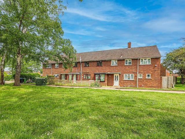 Adeyfield Road, Hemel Hempstead, HP2 3 bed terraced house to rent £1,900 pcm £438 pw