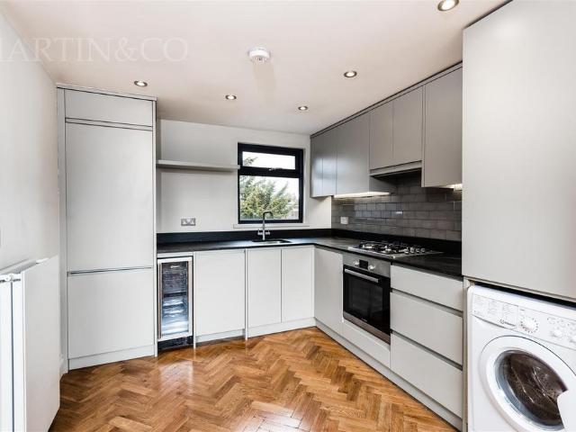 Adelaide Terrace | London | TW8 |. 1 bed apartment to rent £1,625 pcm £375 pw