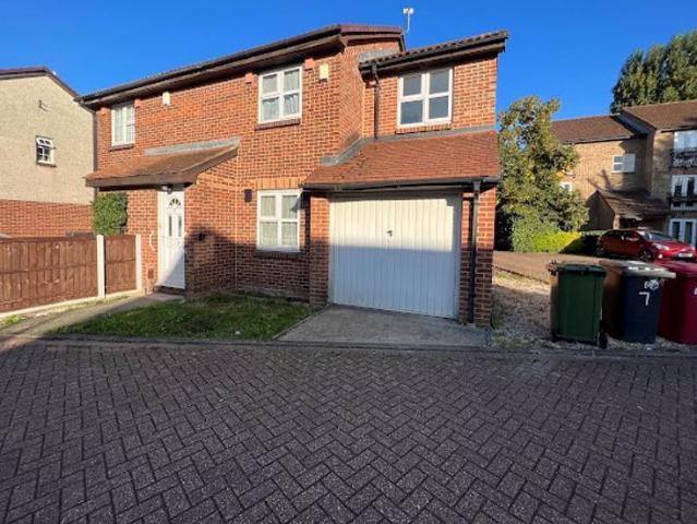 Adelaide Close, Slough SL1, 4 bed semi detached house to rent, £2,200 pcm | PrimeLocation
