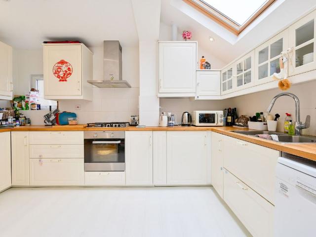 Adelaide Grove, Shepherd's Bush, London W12, 2 bed maisonette to rent, £2,500 pcm | PrimeLocation