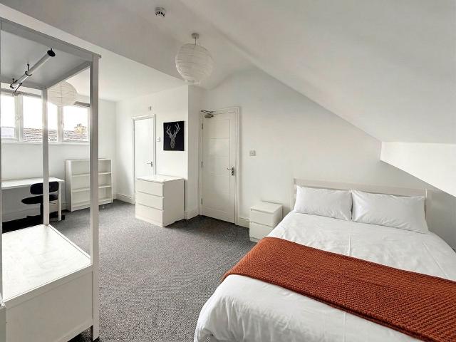 Adelaide Road, Kensington L7, 5 bed property to rent, £2,600 pcm | PrimeLocation