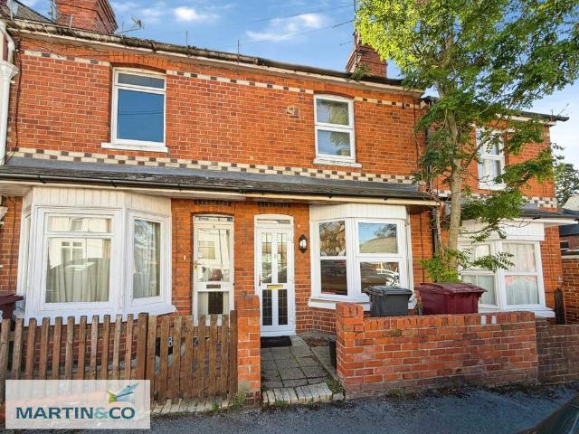 Adelaide Road, Reading 3 bed terraced house to rent £1,575 pcm £363 pw