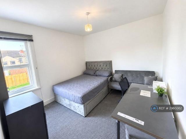 Adelaide Road Reading University. 4 bed terraced house to rent £2,300 pcm £531 pw