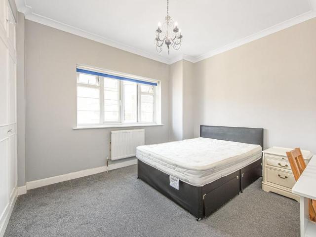 Adelaide Road, Swiss Cottage, London. 2 bed flat to rent £2,600 pcm £600 pw