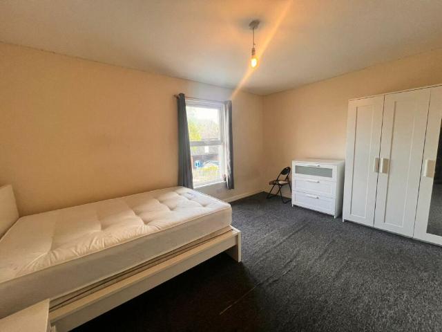 Adelaide Street Luton LU1 5BB House share to rent £500 pcm £115 pw