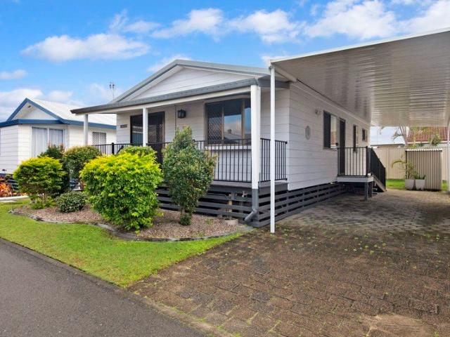 Adele Loved her Home at Paradise Lake Over 50's Resort We Need a New Owner to Move in and Enjoy or You May Choose to Refurbish