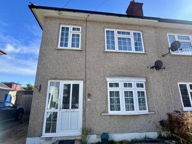 Adelphi Crescent, Hayes 3 bed house to rent £2,750 pcm £635 pw