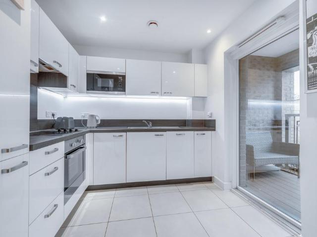 Adenmore Road, London SE6 2 bed apartment to rent £2,599 pcm £600 pw