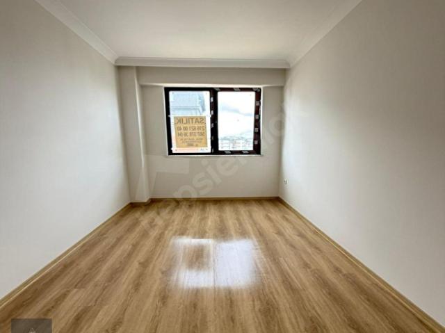 ADİL MAHALLESİN'DE YERDEN ISITMALI KAPALI OTOPARKLI 3+1 ARAKAT