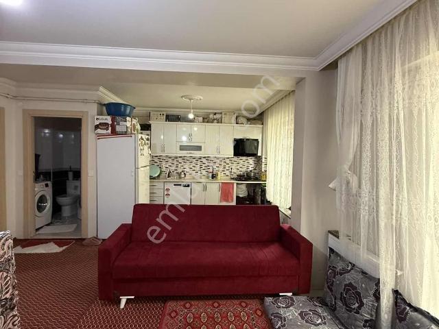 Adil Mh. Yakuphan Caddesine Çok Yakın