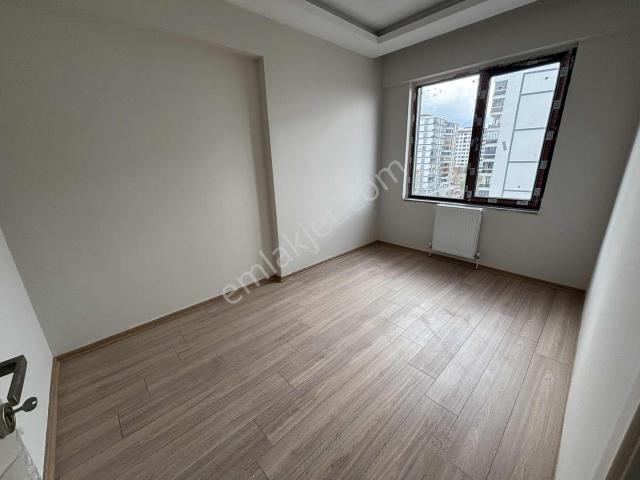 Adil Emlaktan Üniversite Mahallesi 1+1 Kiralık Daireler