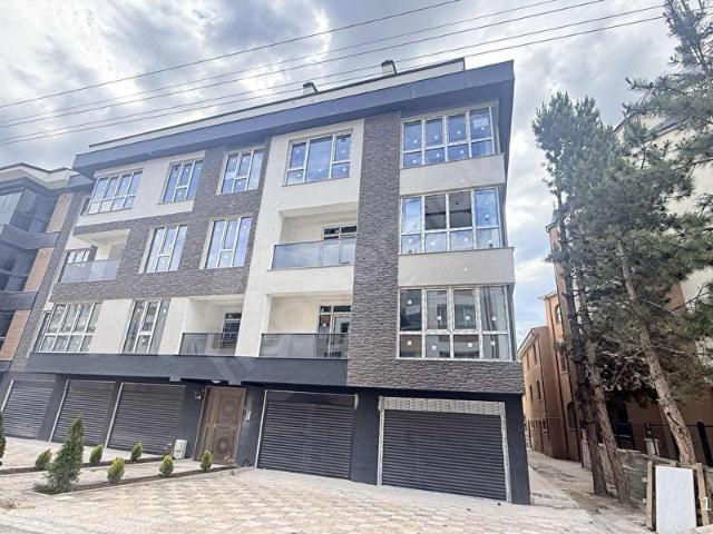 ADIM GAYRİMENKULÇAMLICA mh TOMBAKZADE YAK.LÜX 110m2 2+1 DAİRELE