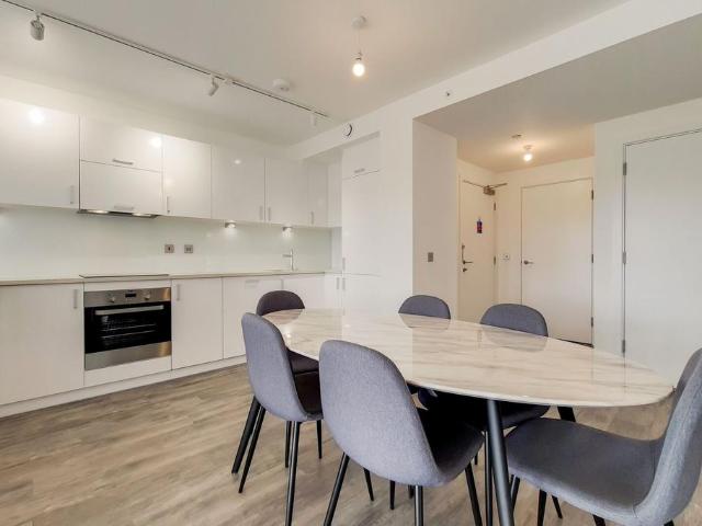 Adlay Place, Silvertown, London, E16 3 bed flat to rent £3,350 pcm £773 pw