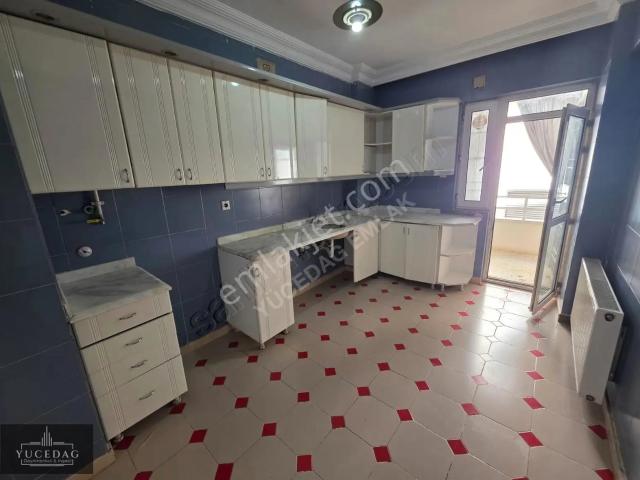 Adliye Civarı Geniş Oturumlu Ofise Uygun 3+1 Kiralık Daire.