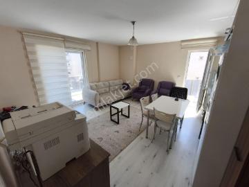 Adliye Mevkiinde 5 Yıllık Geniş Bakımlı Eşyalı Ara Kat Daire