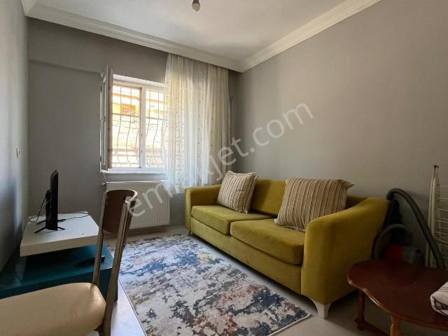 Adliye Üzerinde Kiralık 1+1 Yakıt+net Dahil Apart Daire