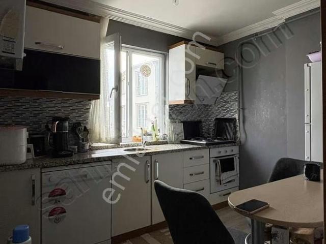 Adliye Yolunda Balkonlu Satılık 2+0 Daire