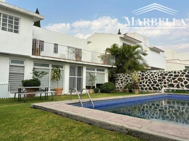 ADQUIERA ESTA CASA EN EXCELENTE PRECIO, RECIENTEMENTE REMODELADA. UBICADA EN CALLE TRANQUILA