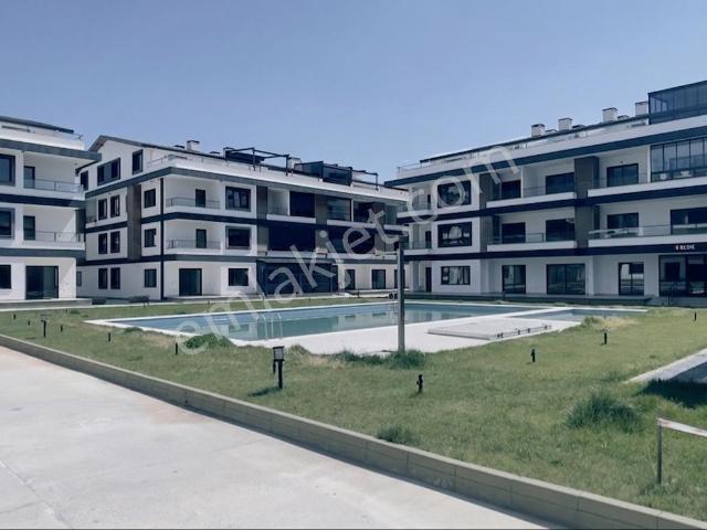 Adra Çınar Sitesinde 1+1 Eşyalı Köşe Daire Satılık
