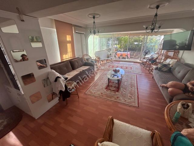 Adres Emlak camiavlu Mh. 5+1 Kapalı Mutfaklı Triplex Müstakil Ev