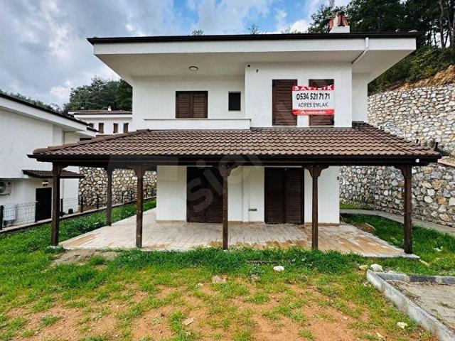 Adres Emlak Marmaris Çetibelinde 3 Oda 1 Salon Lüks Dubleks Villa