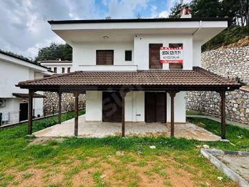 Adres Emlak Marmaris Çetibelinde 3 Oda 1 Salon Lüks Dubleks Villa