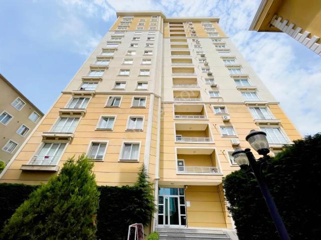 Adres Gayrimenkul Şerifali Lavella 4'te Havuzlu & Güvenlikli 2+1