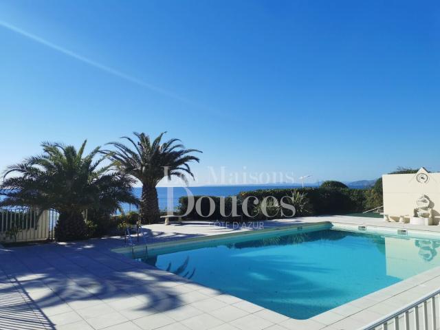 Adresse rarissime, rez de jardin d'exception en front de mer 51m² Saint Raphaël