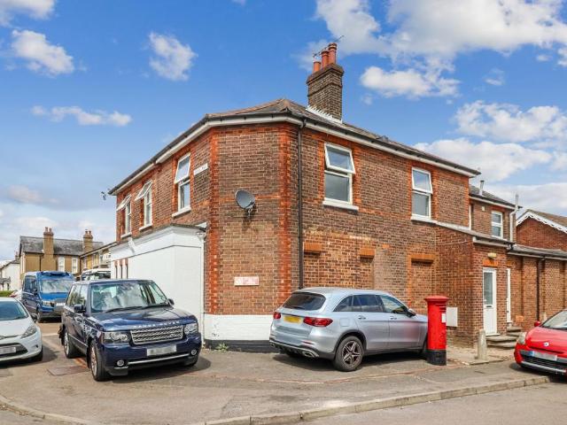 Adrian Road, Abbots Langley, WD5 1 bed flat to rent £1,300 pcm £300 pw