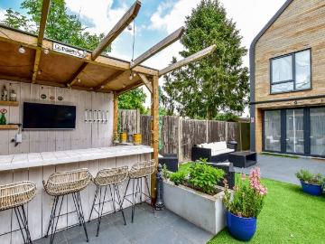 Adrian Road, Abbots Langley WD5, 4 bed detached house to rent, £4,250 pcm | PrimeLocation