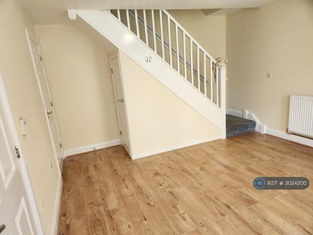 Adrians Walk, Slough, SL2 2 bed end of terrace house £1,500 pcm £346 pw
