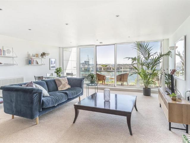 Adriatic Apartments, Royal Victoria Dock 2 bed apartment to rent £2,700 pcm £623 pw