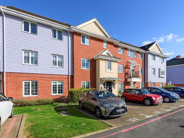 Adstock Court, Ruislip HA4, 1 bed flat to rent, £1,450 pcm | PrimeLocation
