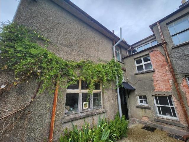 Adsborough House, Thurloxton, Taunton 2 bed flat to rent £737 pcm £170 pw