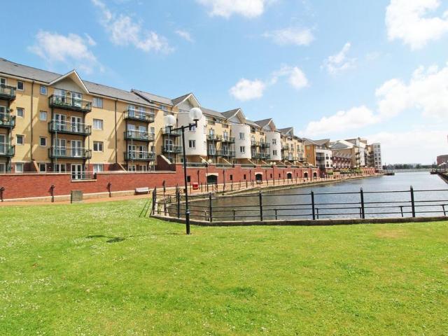 Adventurers Quay, Cardiff Bay 2 bed apartment to rent £1,150 pcm £265 pw