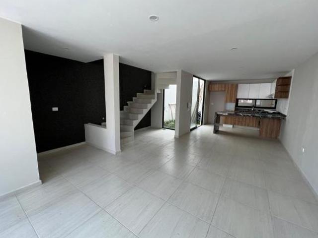 CASA EN VENTA EN FRACCIONAMIENTO CUMBRES RESIDENCIAL, ZONA CUANALÁ