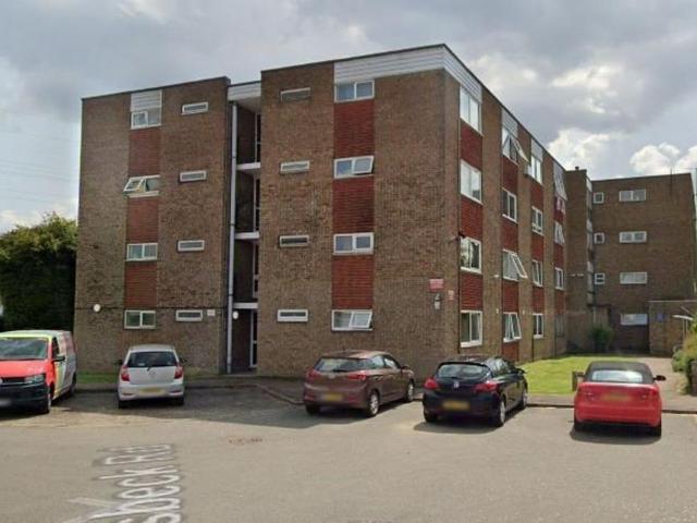 Aelfric Court Studio to rent £750 pcm £173 pw
